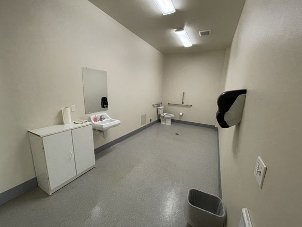 Class A Industrial: 3543 Steelhead Run Drive NE, Suite A, Albany, OR 97321